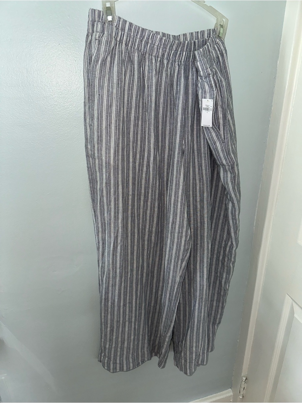 Old Navy Women's Blue and White Striped Wide-Leg Pants